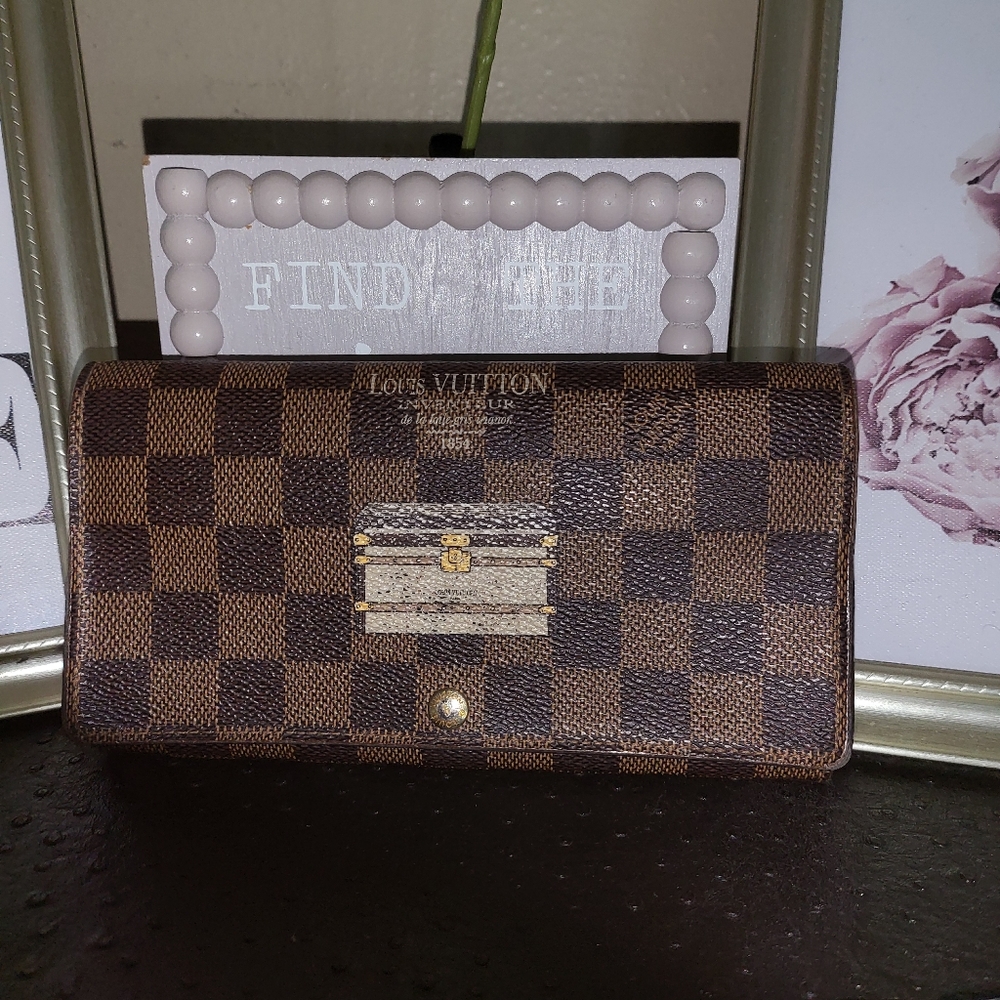 SOLD!! Louis Vuitton Damier Trunk Lock Porte Feuille Sarah Long Bifold Wallet